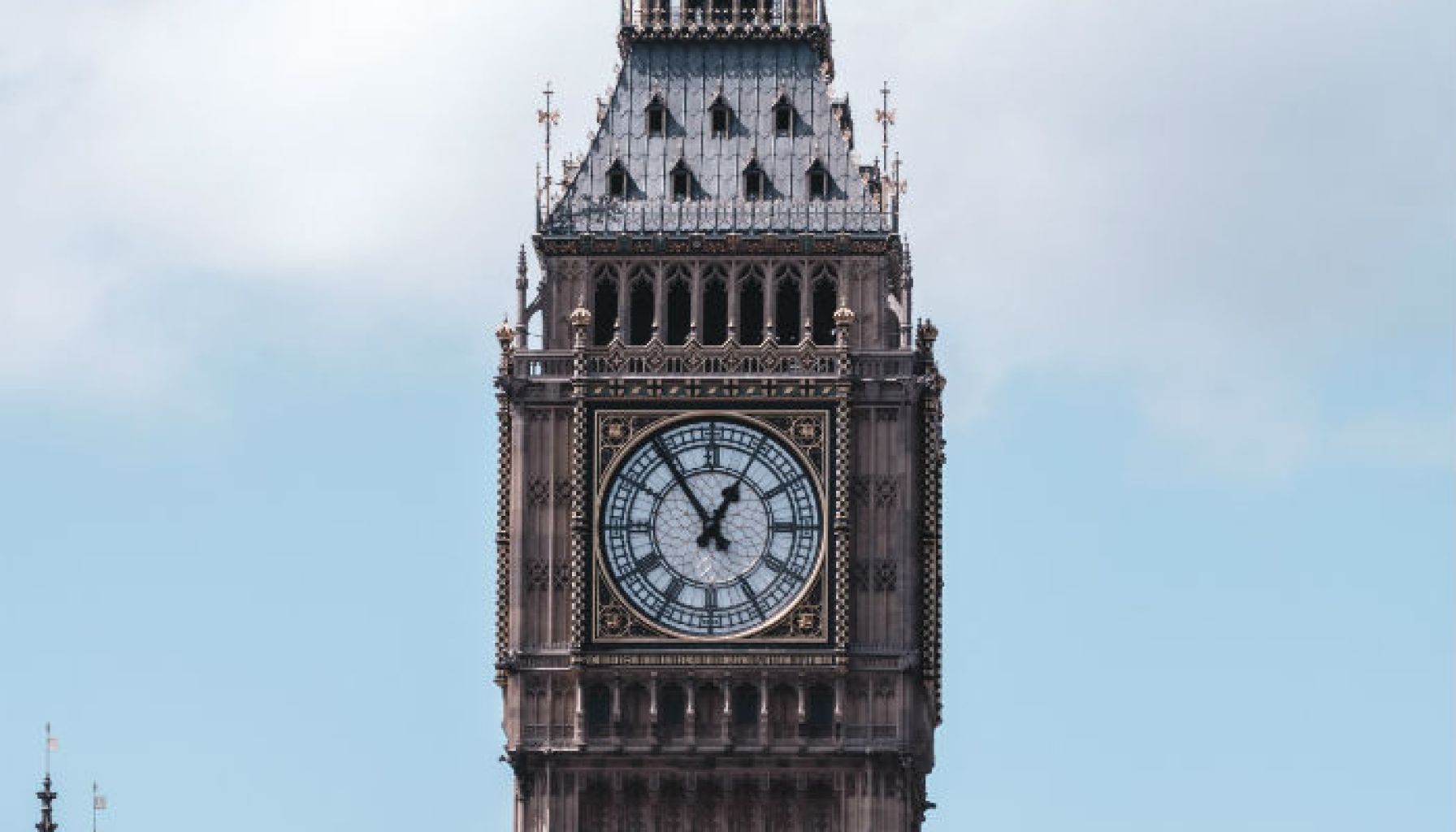 Parliamentary-buildings-Big-Ben-in-London-United-Kingdom.jpg
