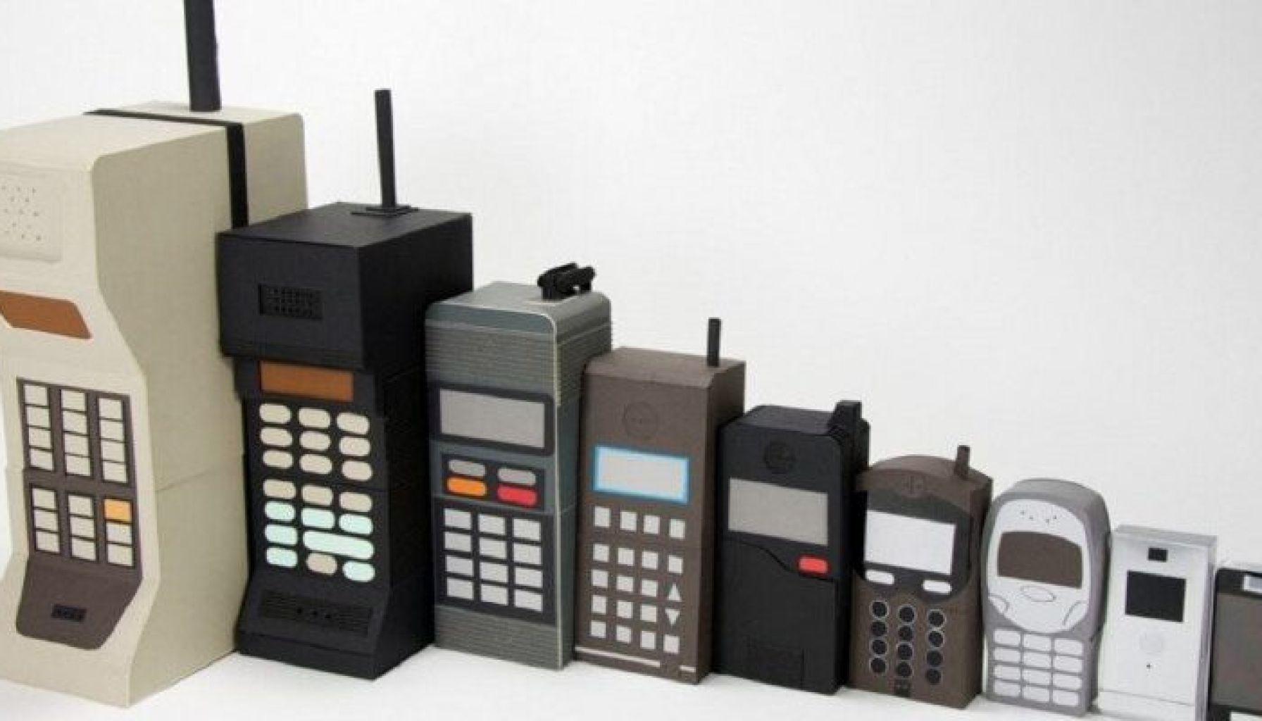 The-Worlds-First-Mobile-Phones-and-Their-Surprising-Features-788x400-1.jpg