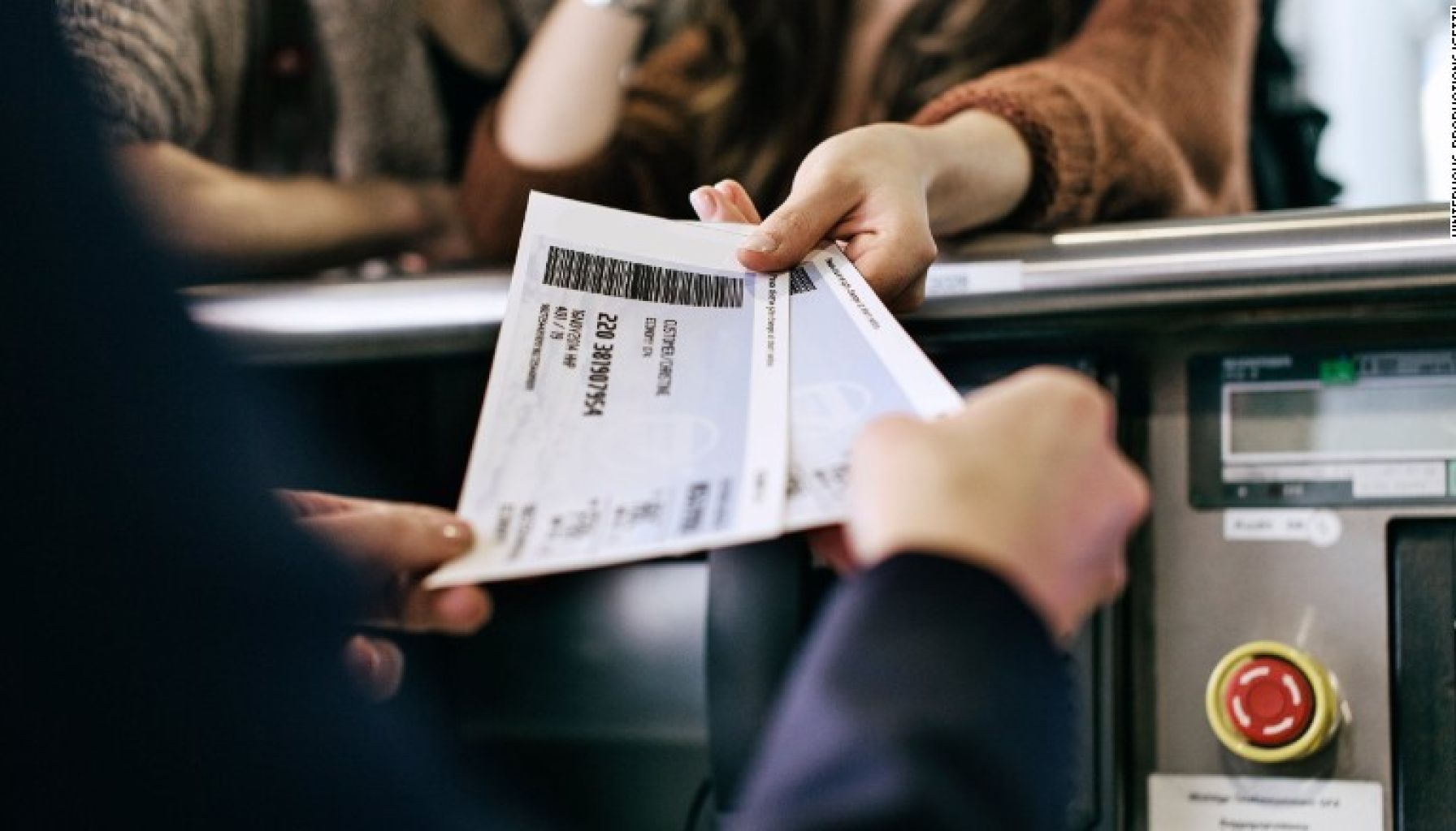 airplane-tickets-780x439.jpg
